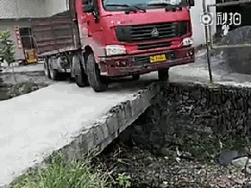 视频：能过这个弯道的都是老司机！