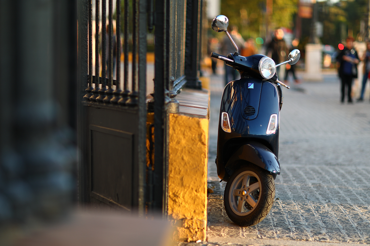 满大街的Vespa