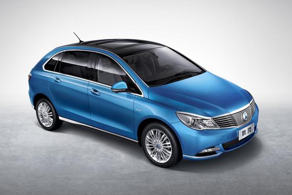 腾势400纯电动汽车上市 售价36.98-43.28万