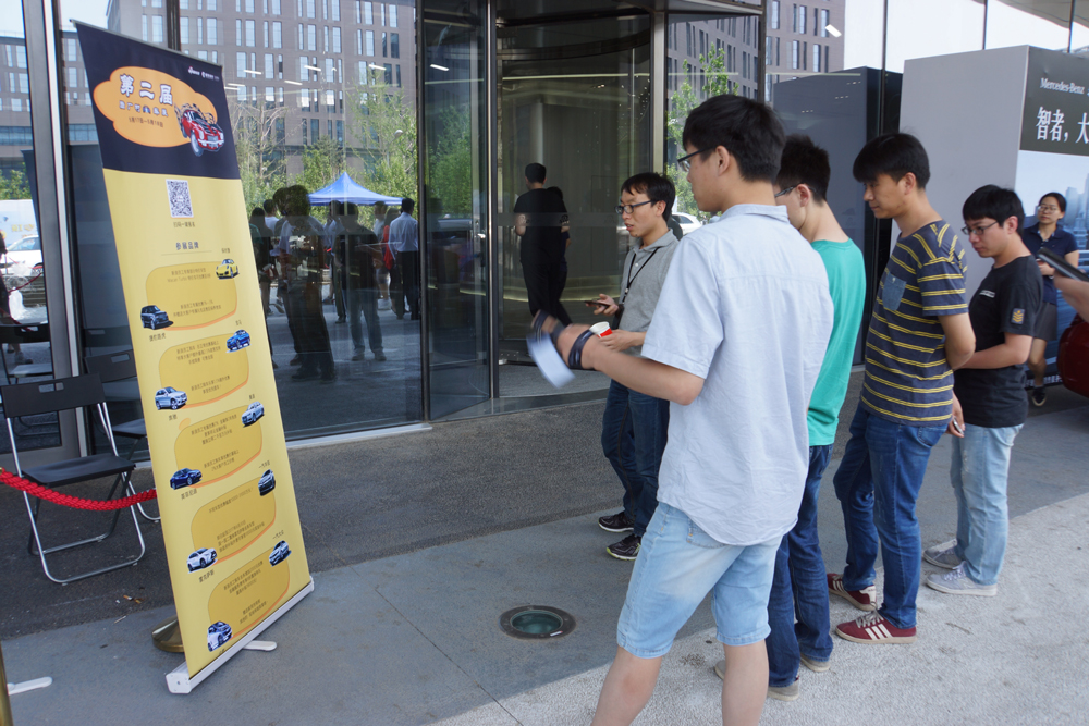 认真阅读购车优惠政策的小伙伴