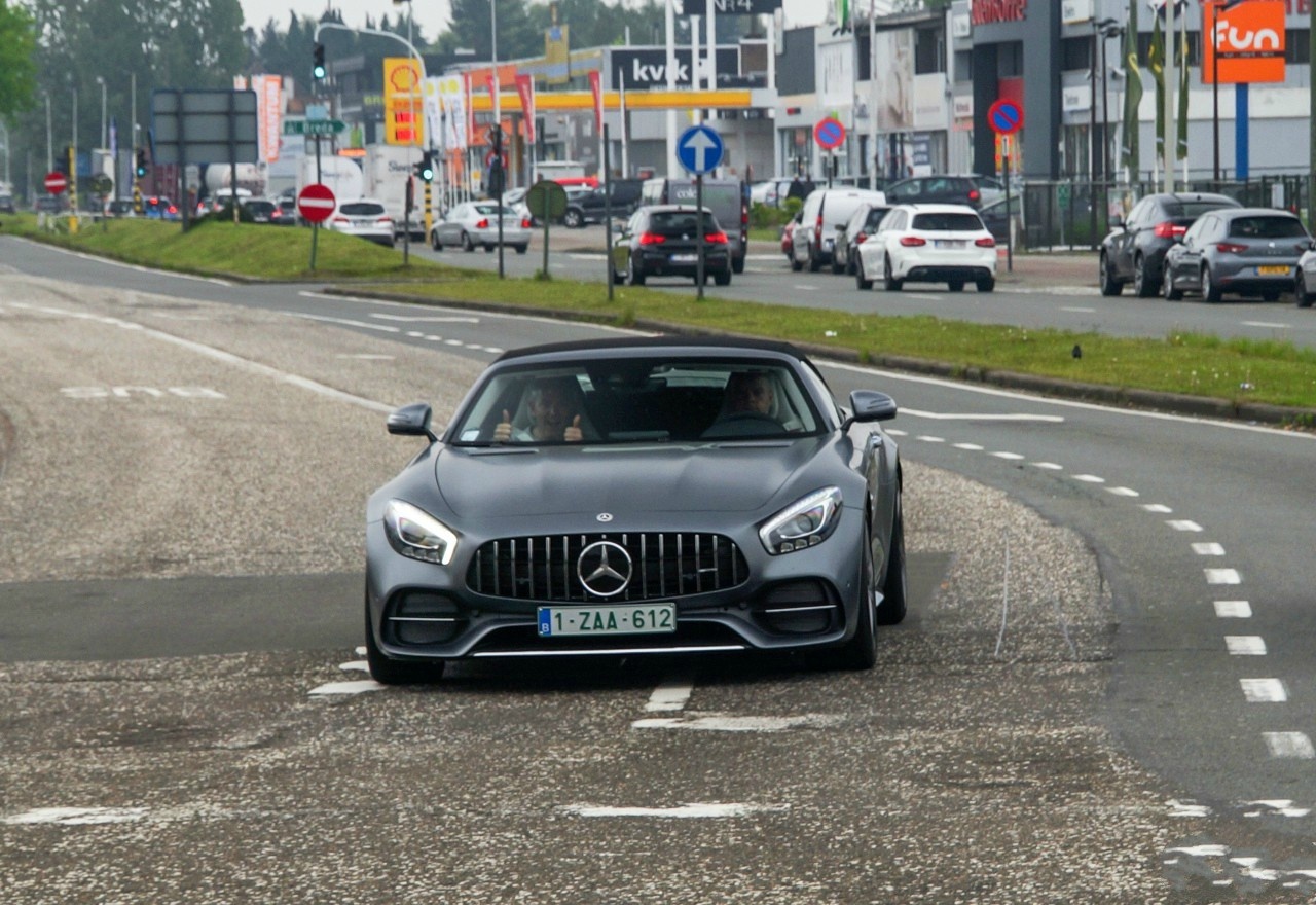网友比利时街拍梅赛德斯-AMG GT Roadster ~