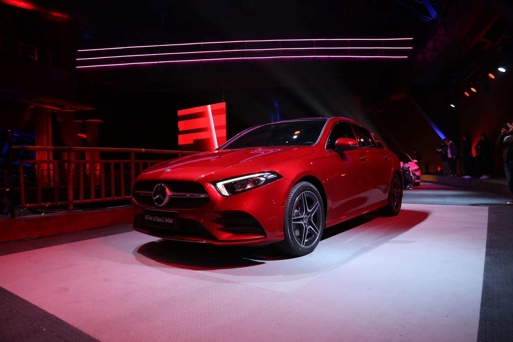 奔驰全新长轴距A级轿车上市 售价21.69万起