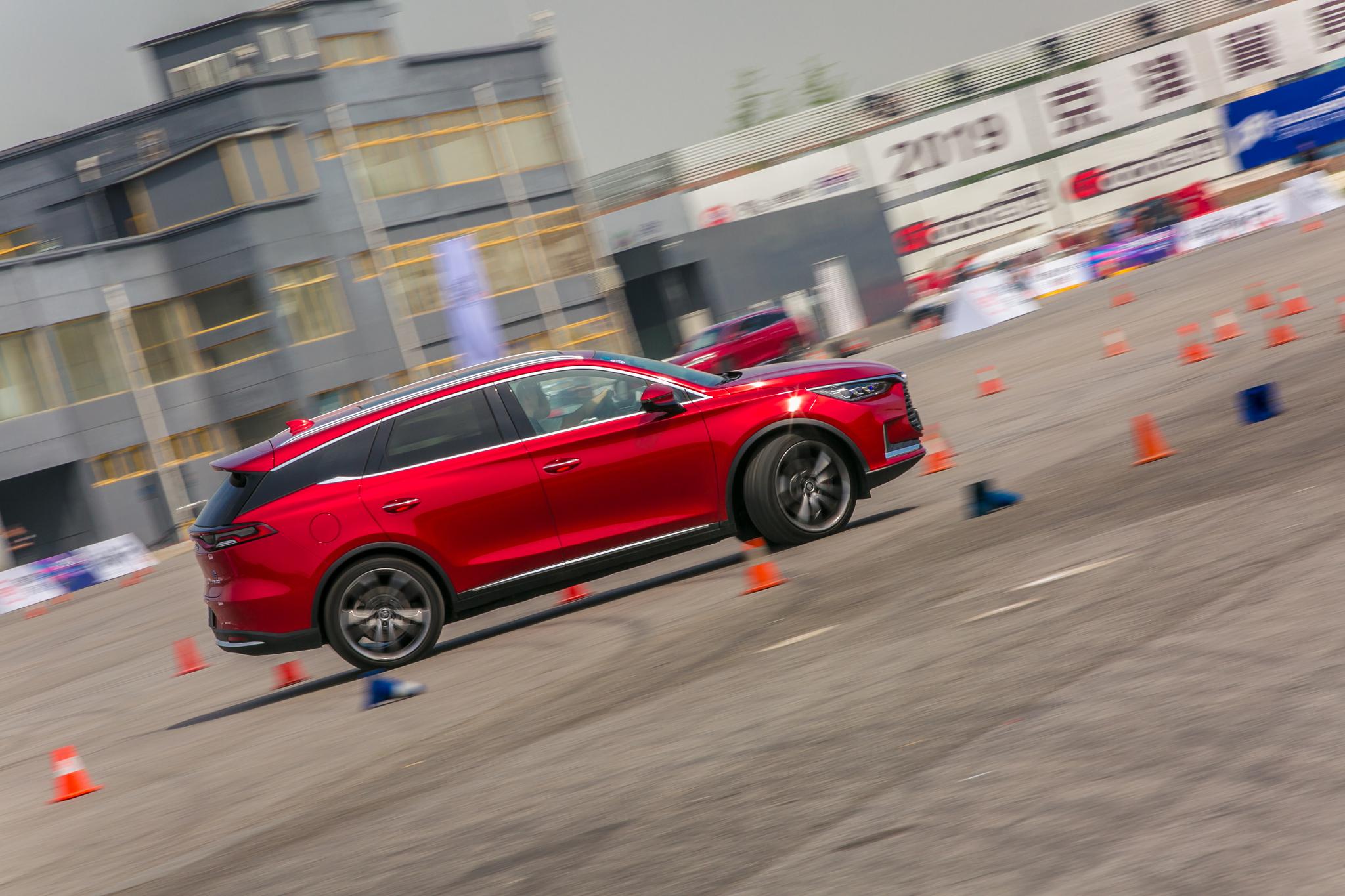 是否能称得上“高性能”？ 场地体验全新一代唐EV