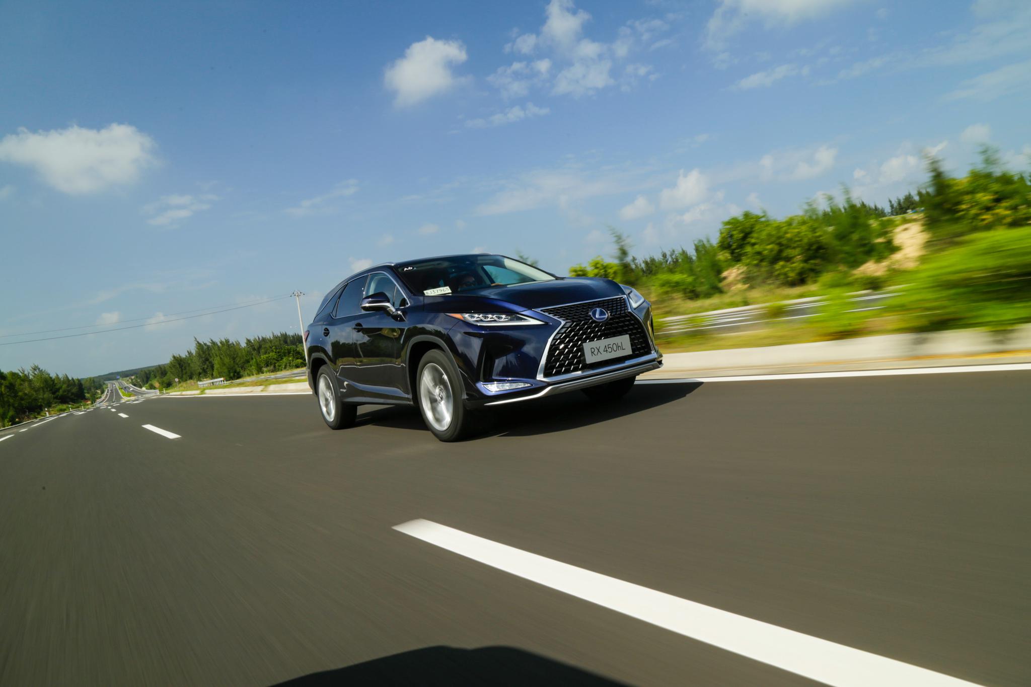 温情可靠的陪伴 试驾雷克萨斯RX450hL