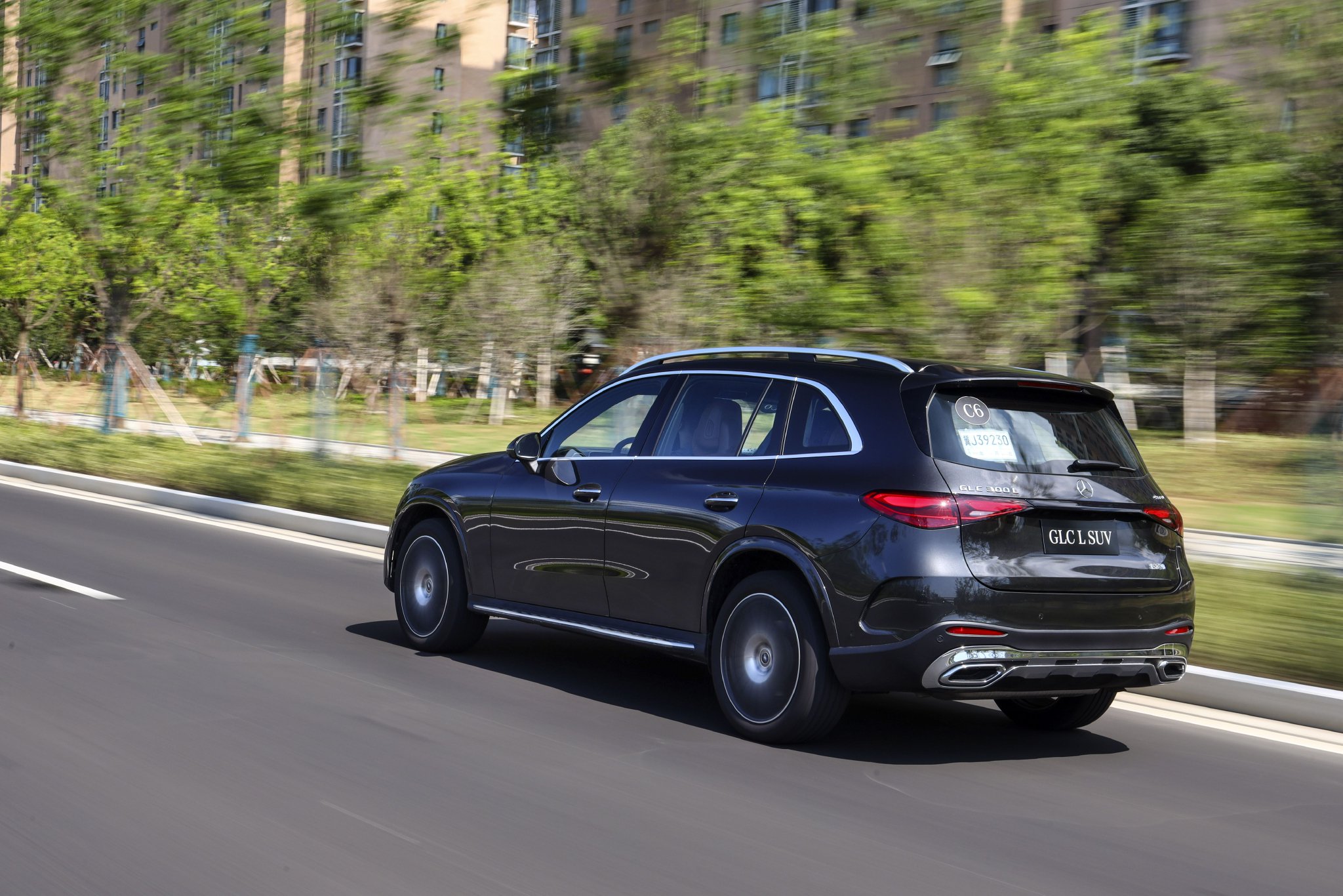 底气十足 一步到位 试驾全新奔驰长轴距GLC SUV