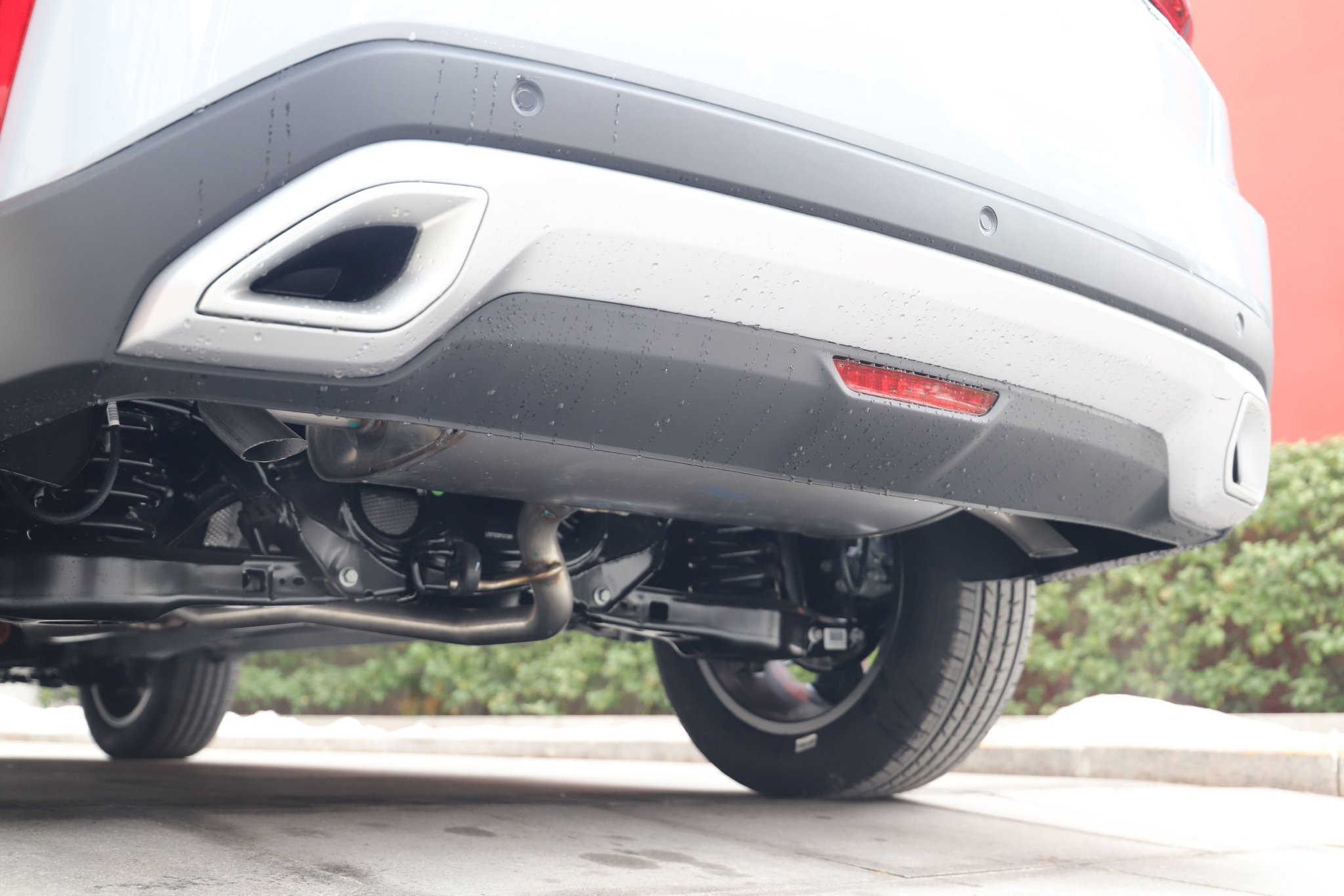 配1.02m超长悬浮屏 静态体验吉利豪越PRO