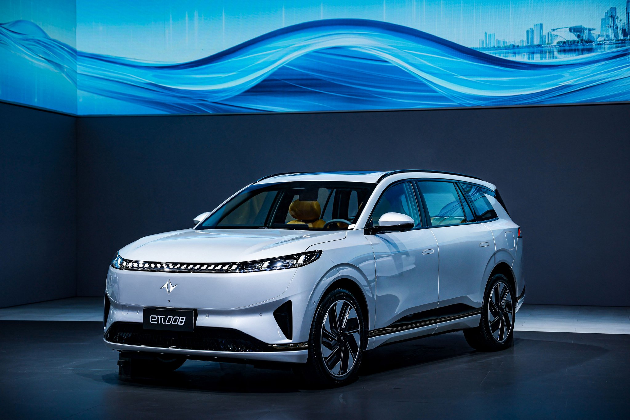 2024广州车展:东风奕派eπ008五座版售20.66万起