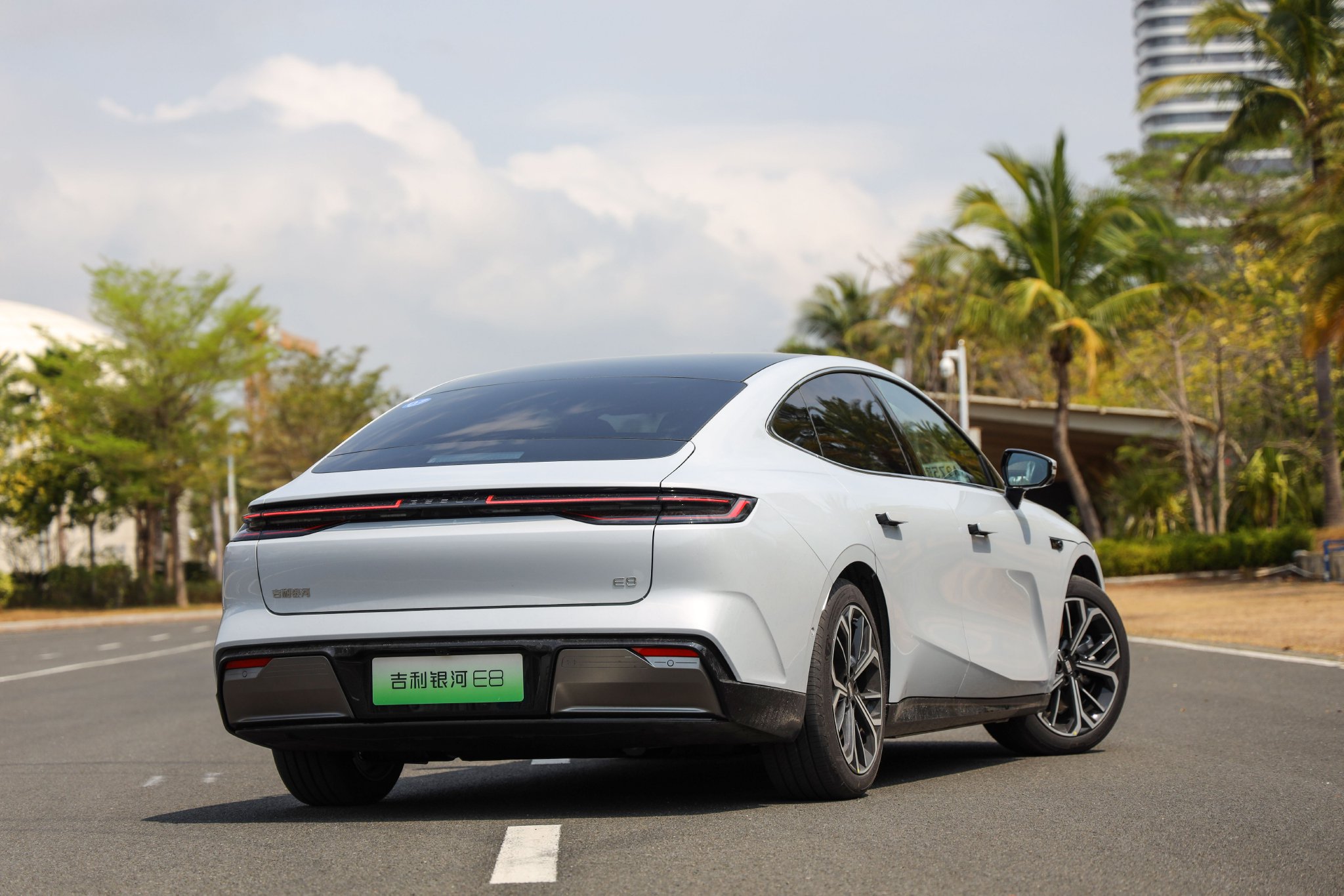 吉利千里浩瀚智驾怎么样?体验全新吉利银河E8高速NOA