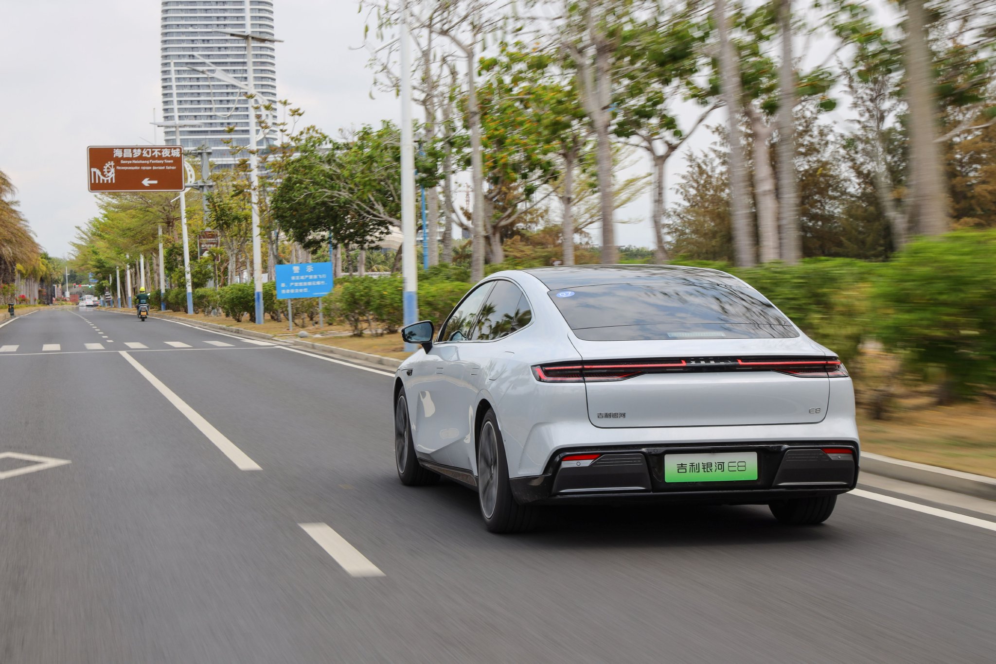 吉利千里浩瀚智驾怎么样?体验全新吉利银河E8高速NOA