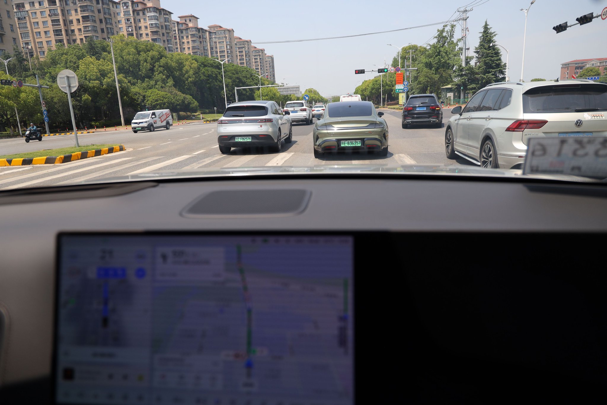 起步跟车迅速 跟车距离符合常理
