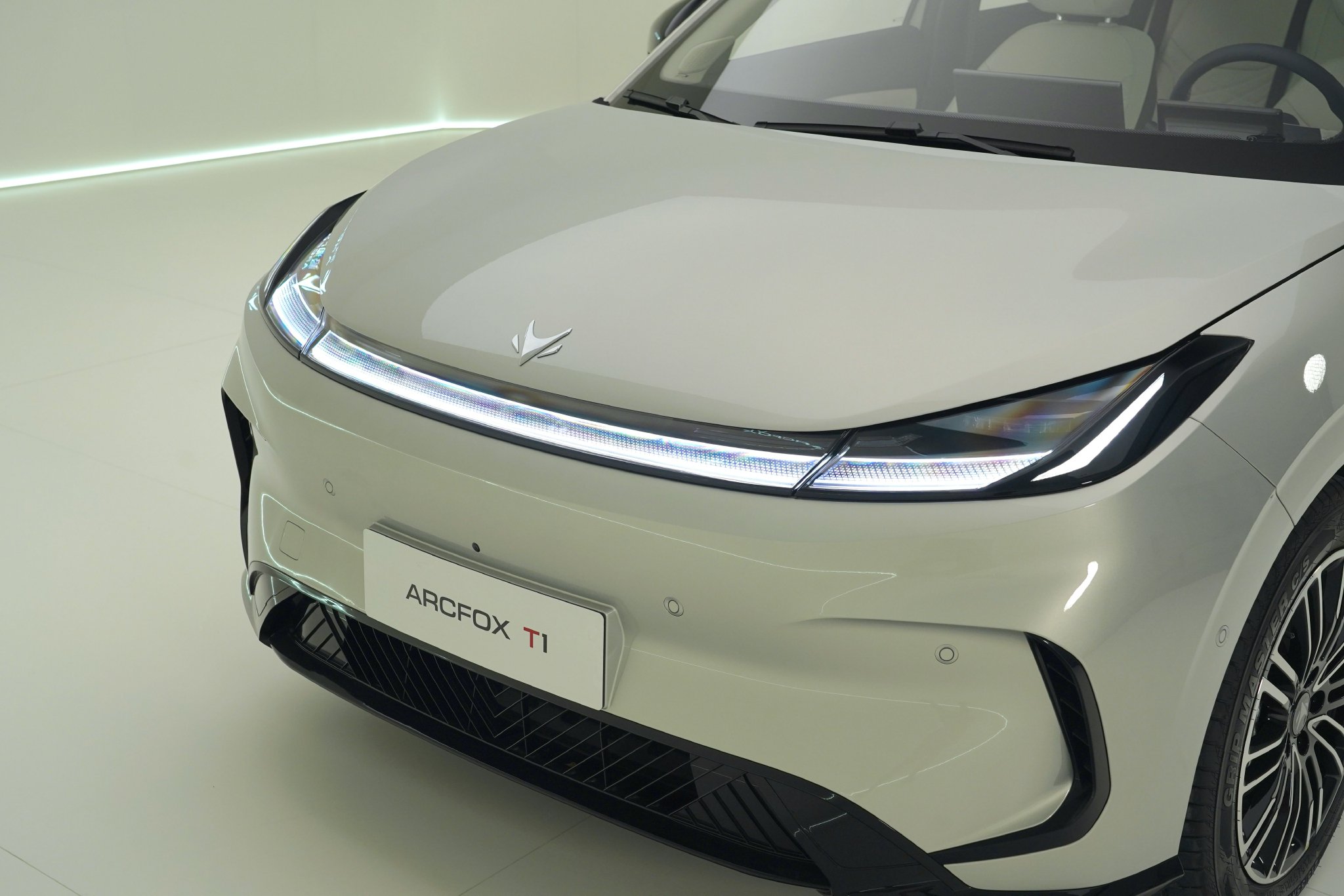 越级实力重新定义A0级纯电家轿 静态体验极狐T1