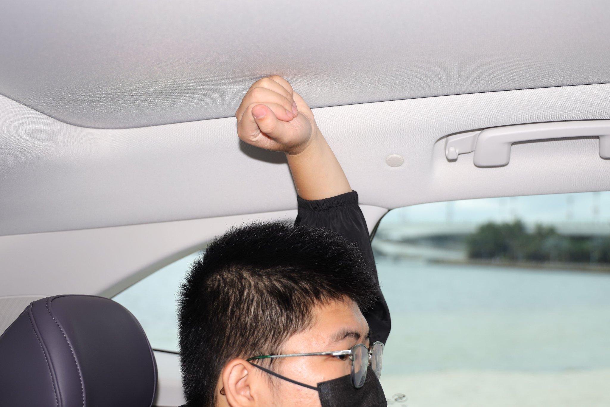 后排头部空间阔绰