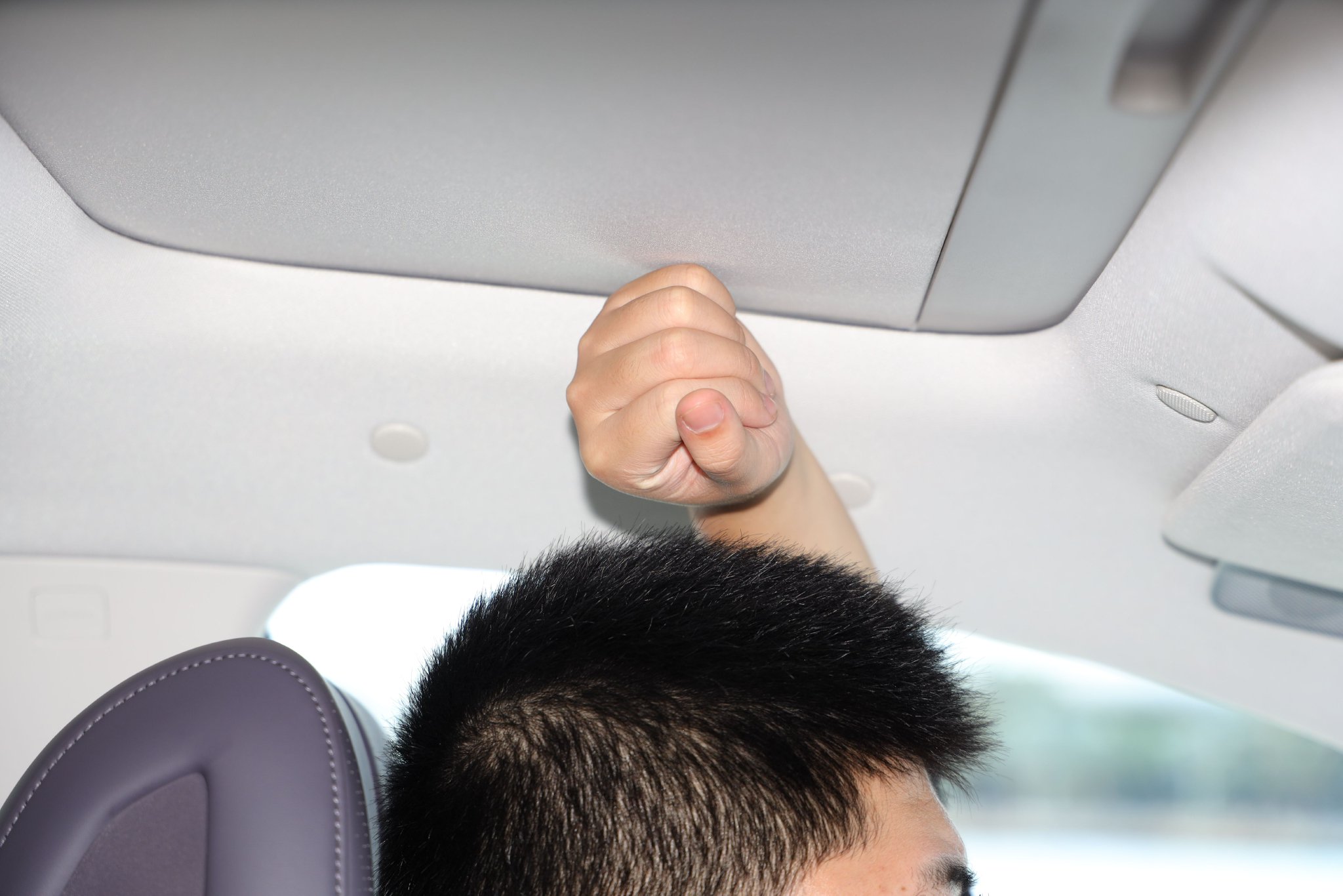 模特身高173cm 前排头部空间充裕