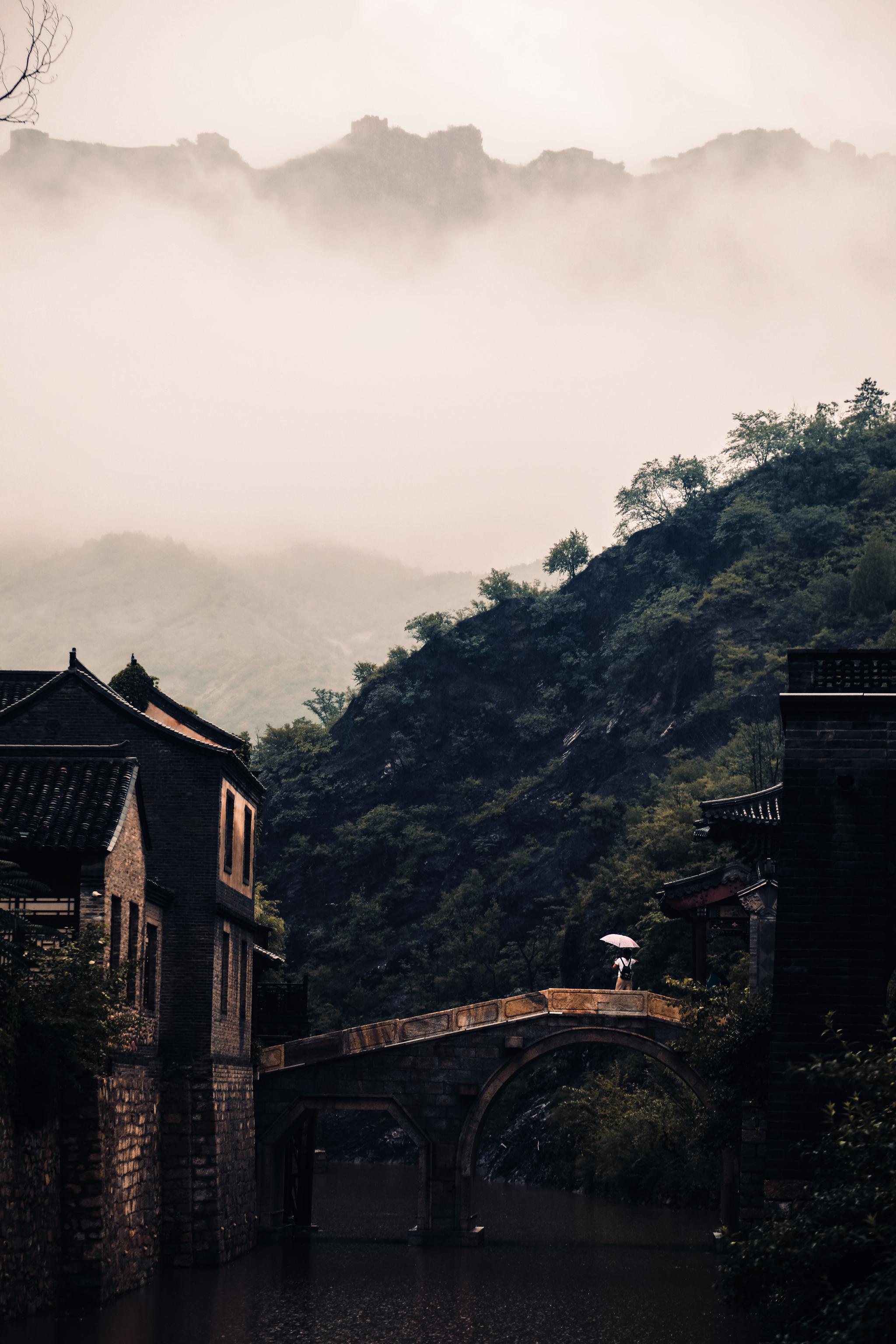 烟雨中的古北水镇