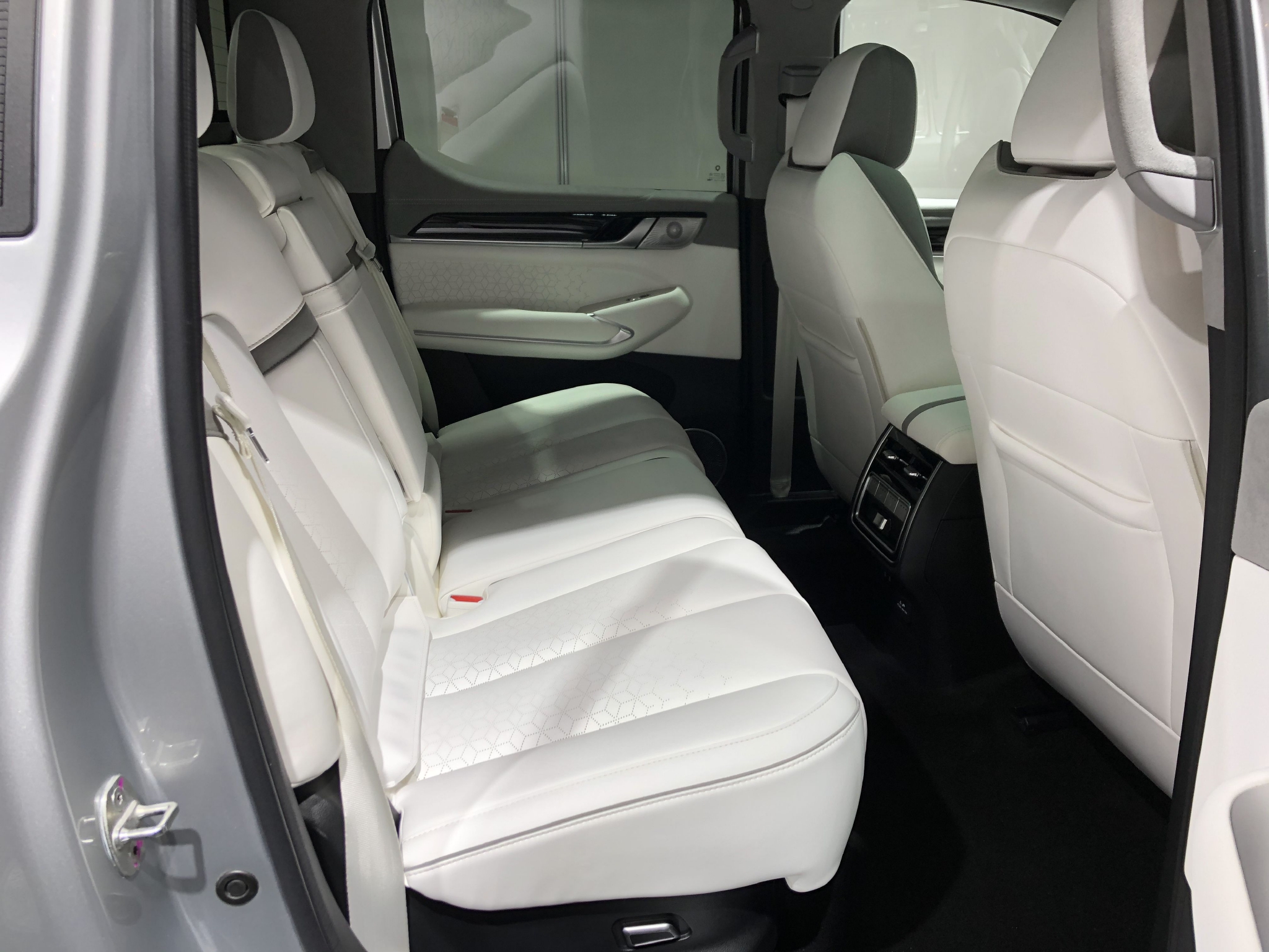 2023上海车展:长城炮6X6、山海炮PHEV等亮相