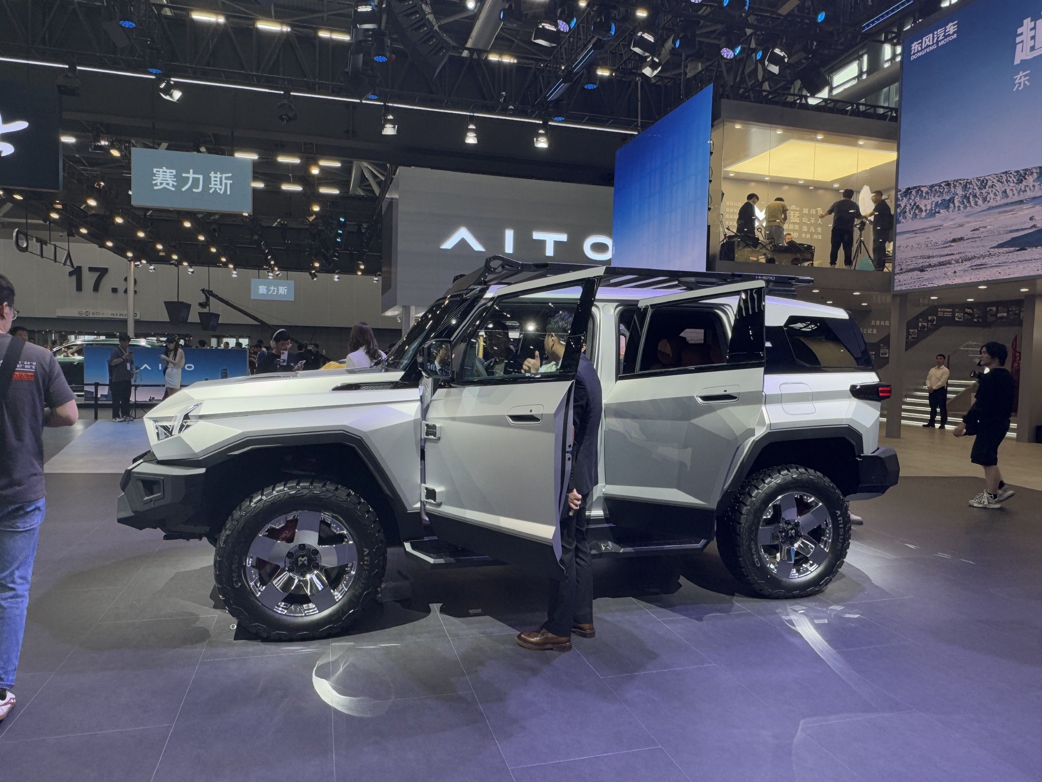 2024广州车展:猛士917高地雄狮售69.9万元