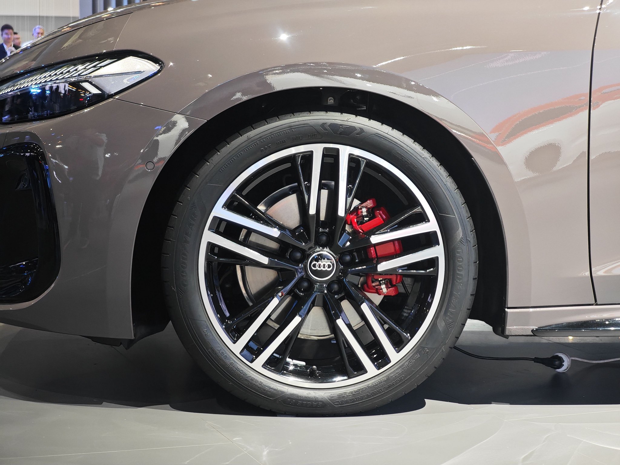 2024广州车展:一汽奥迪A5L首发亮相