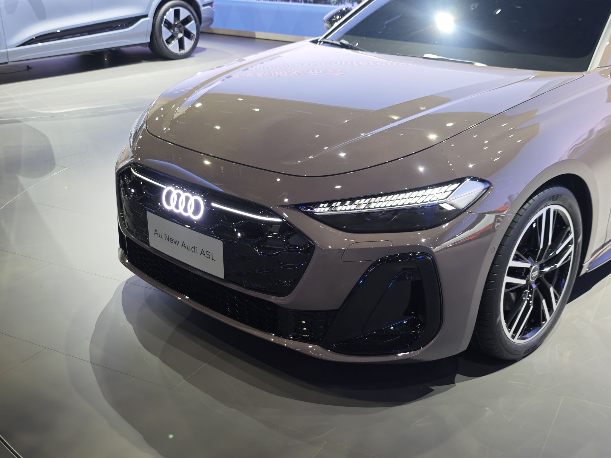 2024广州车展:一汽奥迪A5L首发亮相