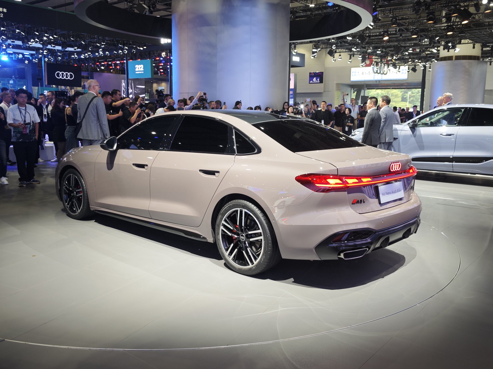 2024广州车展:一汽奥迪A5L首发亮相