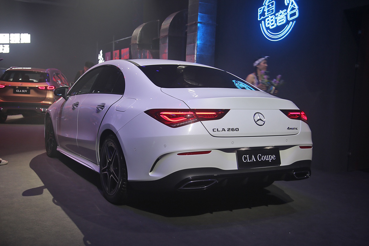 奔驰全新GLA/CLA家族上市 售价29.98万元起