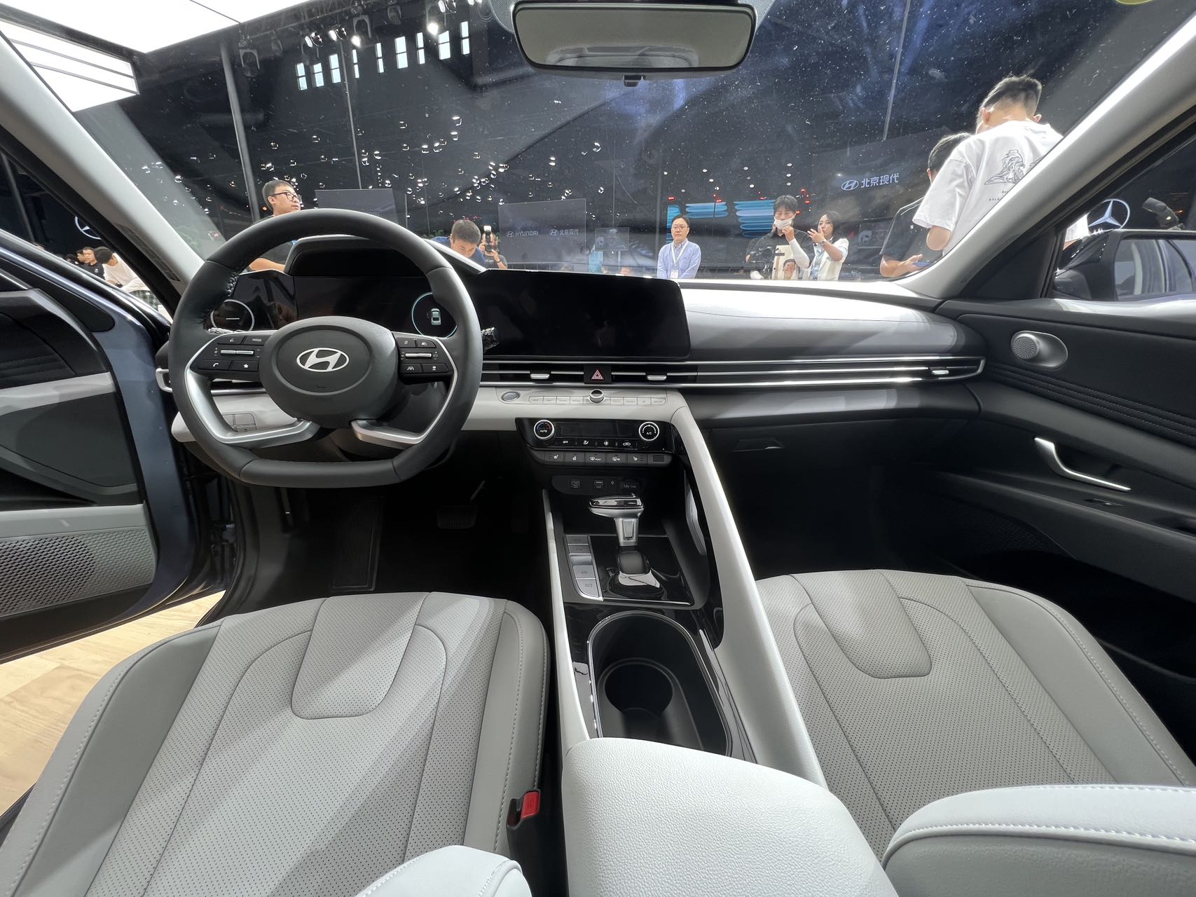 2023成都车展:北京现代全新伊兰特正式亮相