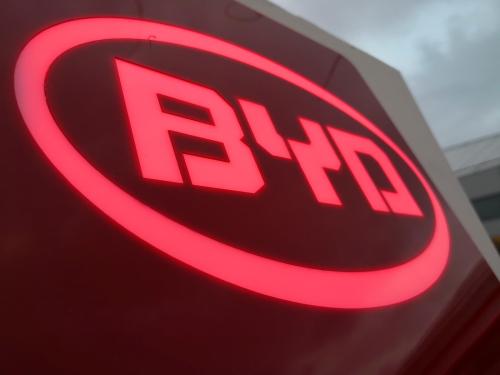 比亚迪2018财报解读：净利跌三成 今年扩量对冲补贴退坡