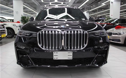 2020宝马X7用料考究质感奢华 价格下调