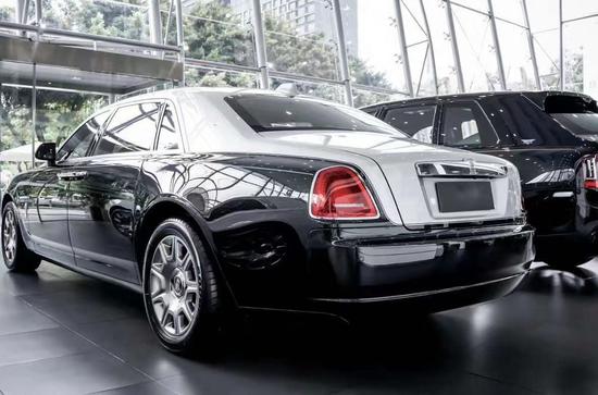 2021款劳斯莱斯古斯特标准版VS加长版最
