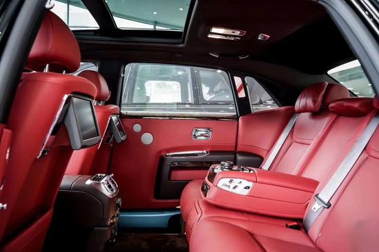 2021款劳斯莱斯古斯特标准版VS加长版最