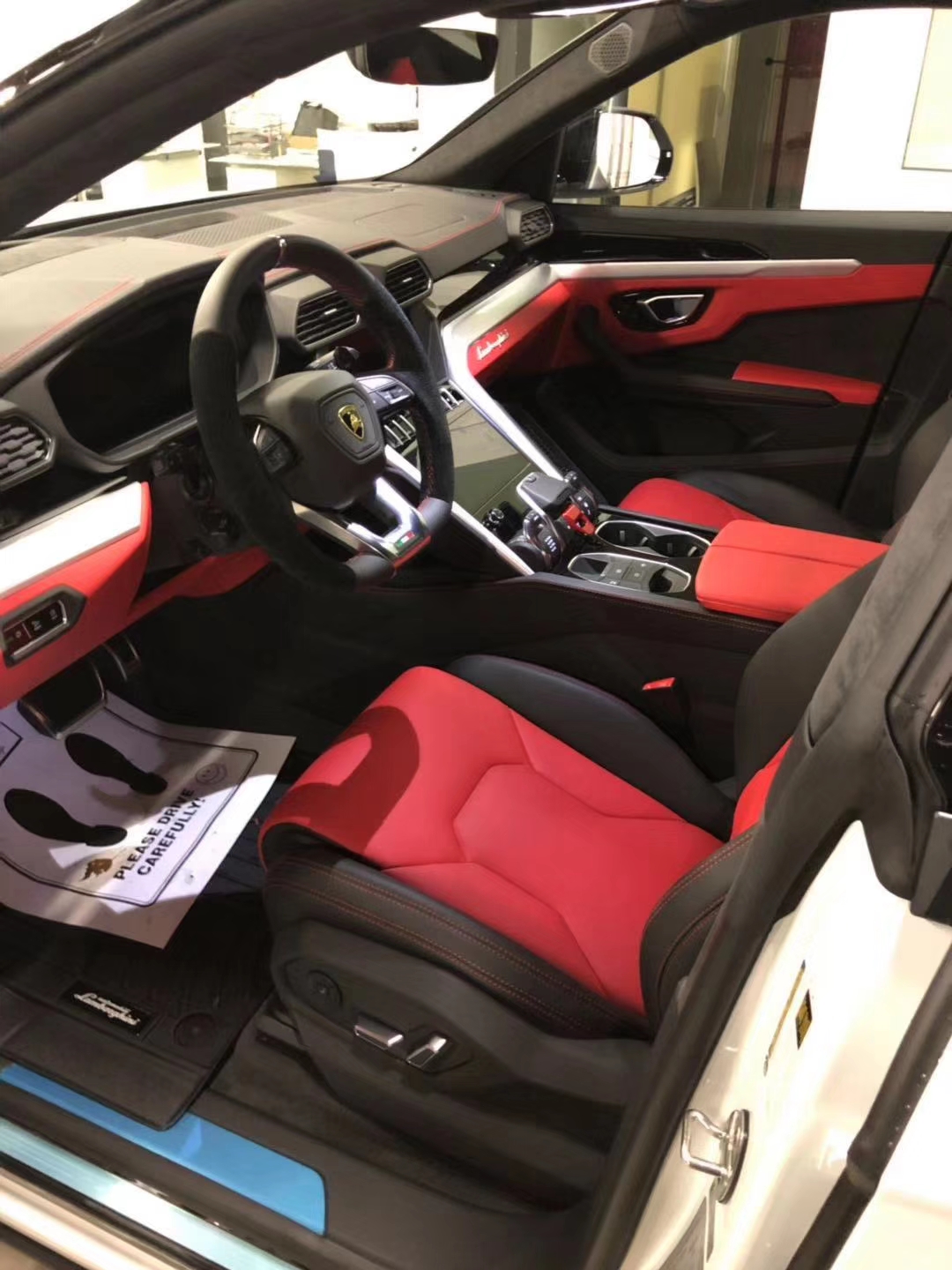 19款兰博基尼URUS现车分期 颜色配置丰富