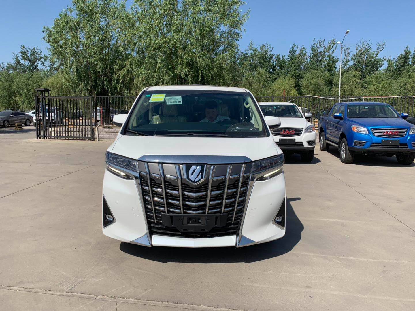 19款丰田埃尔法价格 配置解析销售促销