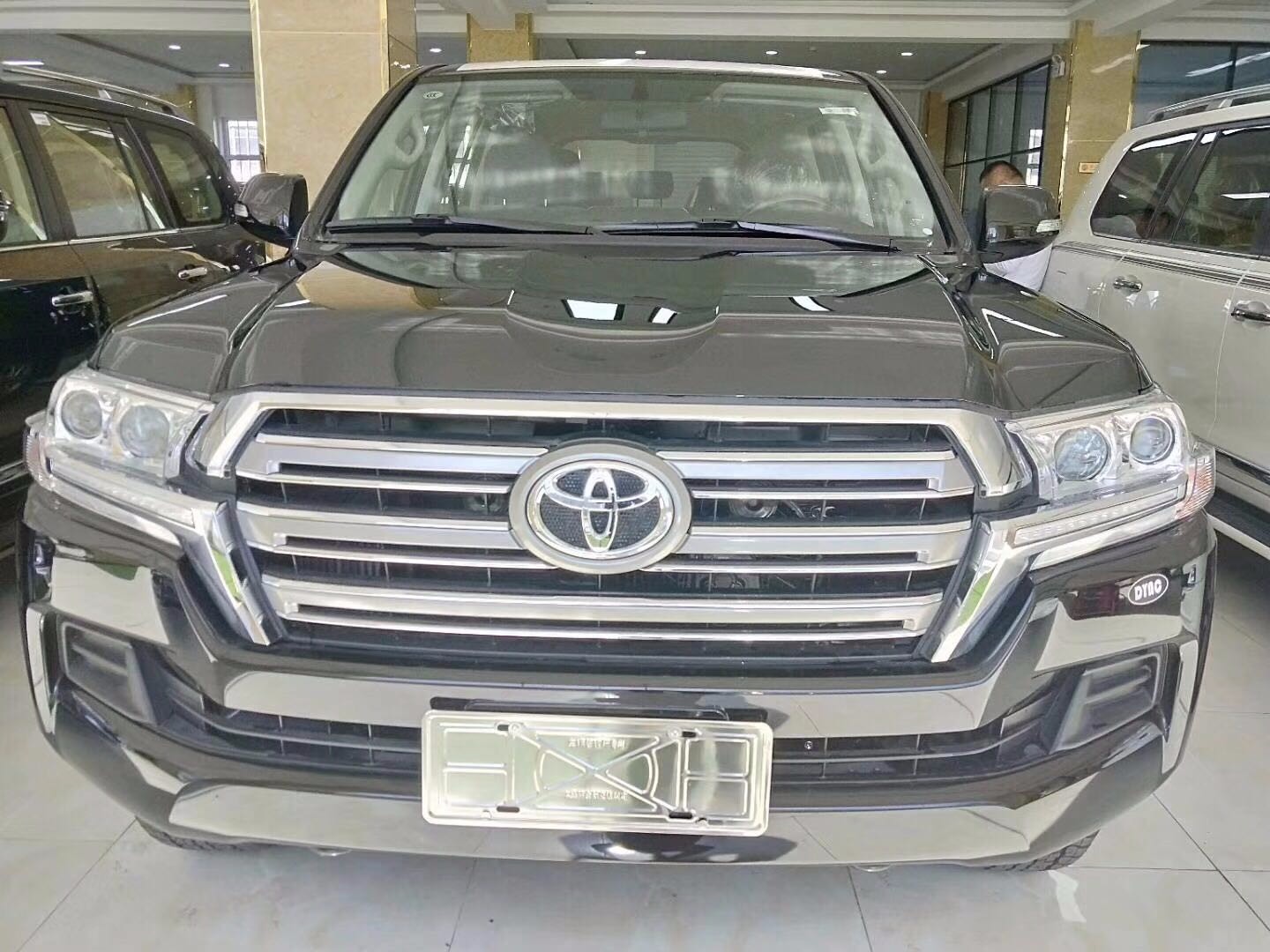 19款丰田兰德酷路泽4000双差底挂备胎价