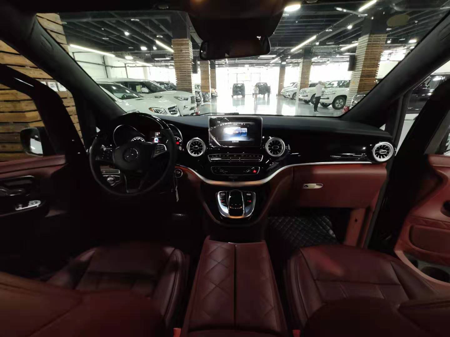 19款奔驰V260报价商务车 座椅舒适度极好