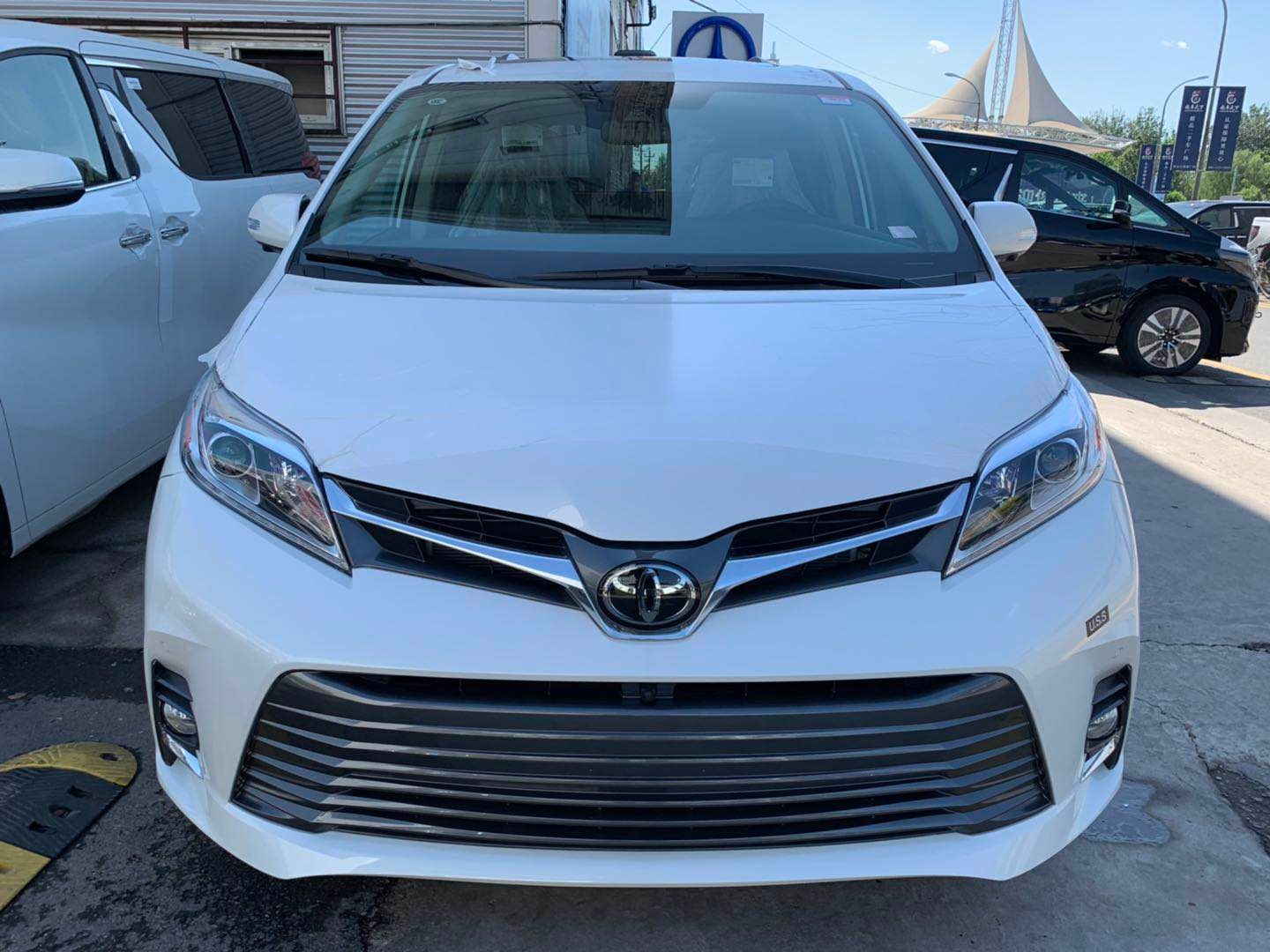 20款丰田塞纳两驱/四驱 购车优惠送礼包