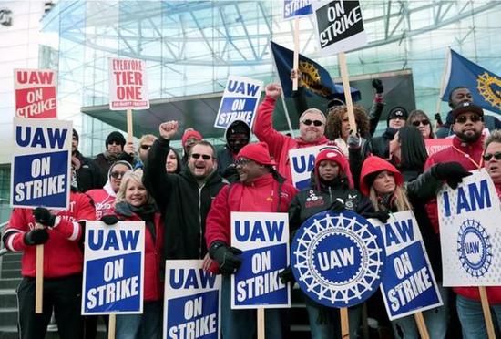 通用转型,在UAW搞垮自己之前