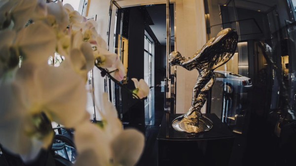 新款劳斯莱斯魅影 始终坚持纯手工打造