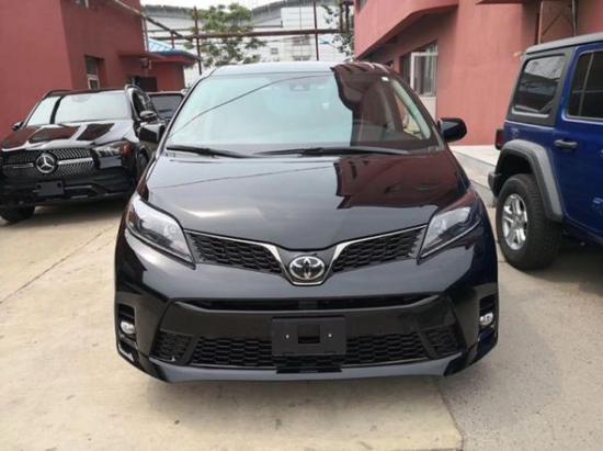 20款丰田塞纳墨版LE天津港最新报价行情