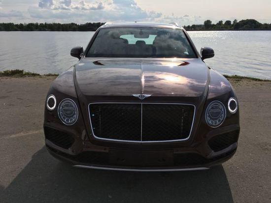 19款宾利添越4.0汽油版现车港口报价