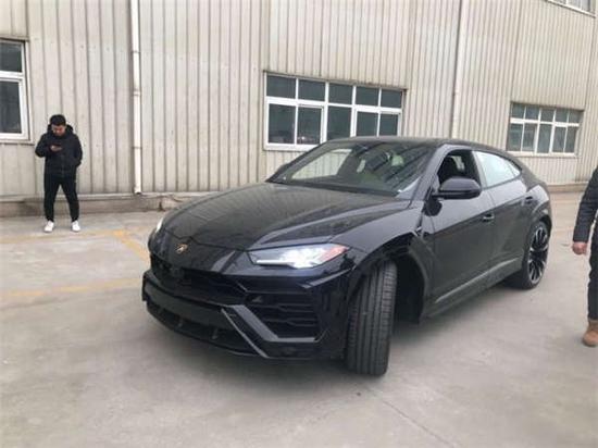 19 Urus 4.0T V8 