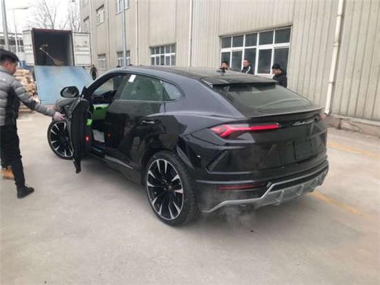 19 Urus 4.0T V8 