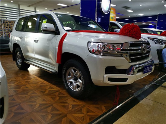 2019款丰田酷路泽4000 无窗低配双油双备