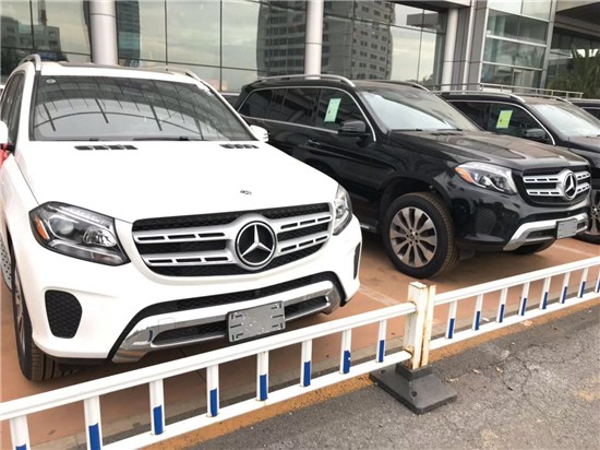 2019款奔驰GLS450白黑最新配置价格动力