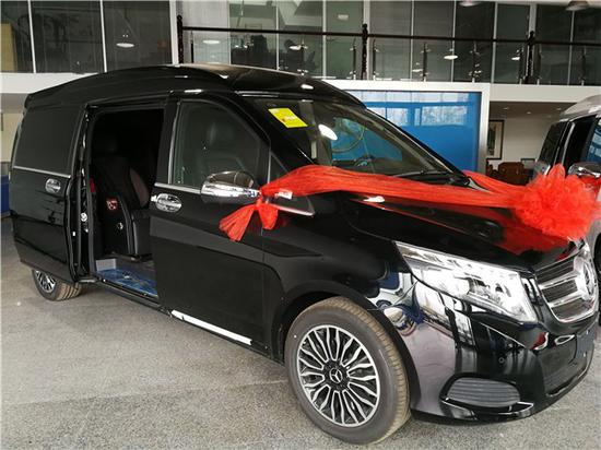 奔驰V260L高顶隔屏七座 私密的移动商务