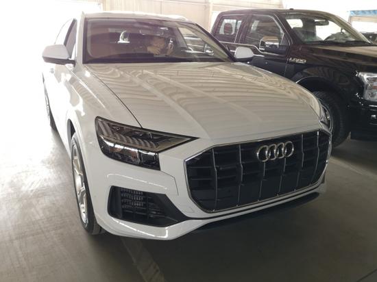 时尚商务SUV 19款奥迪Q8现车特卖降价