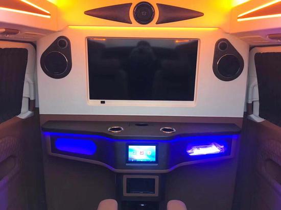 奔驰威霆商务车 升级改装高顶隔断报价