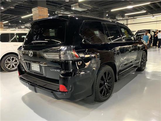 2020款雷克萨斯LX570,雷克萨斯570新款2020款 20款雷克萨斯lx570 平稳跨越崎岖路段