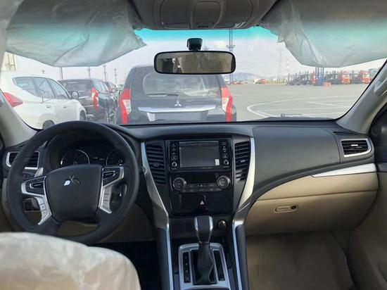 进口三菱帕杰罗劲畅艰难险阻运动舒适