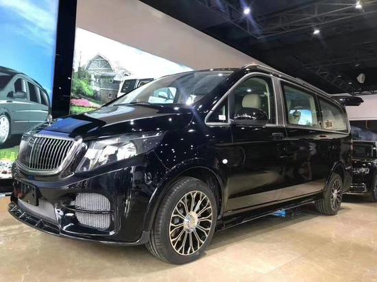 新奔驰威霆改装VS980七座商务车驾驶舱