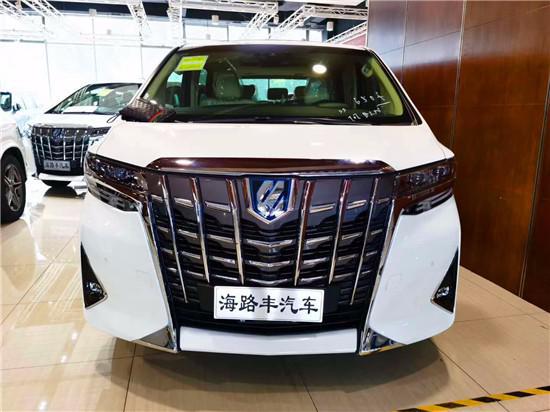 2020款丰田埃尔法奢华商务车空间很大