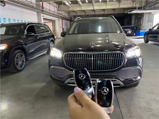 2021款奔驰迈巴赫GLS600双拼外观更豪华